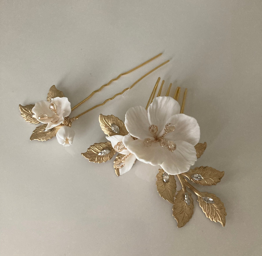 Bridal hairpins with gold leaves and flowers.