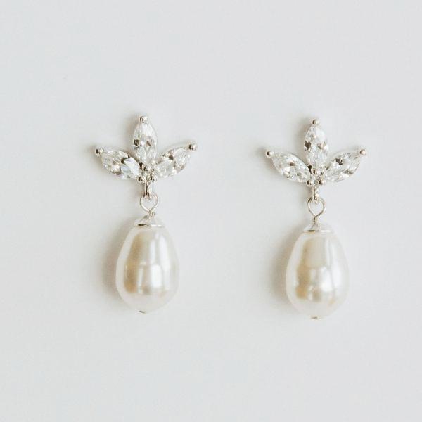 Bridal pearl earrings in gold or silver