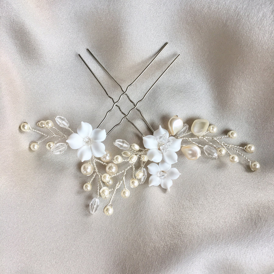 A set of two bridal hairpins made with pearls and flowers 