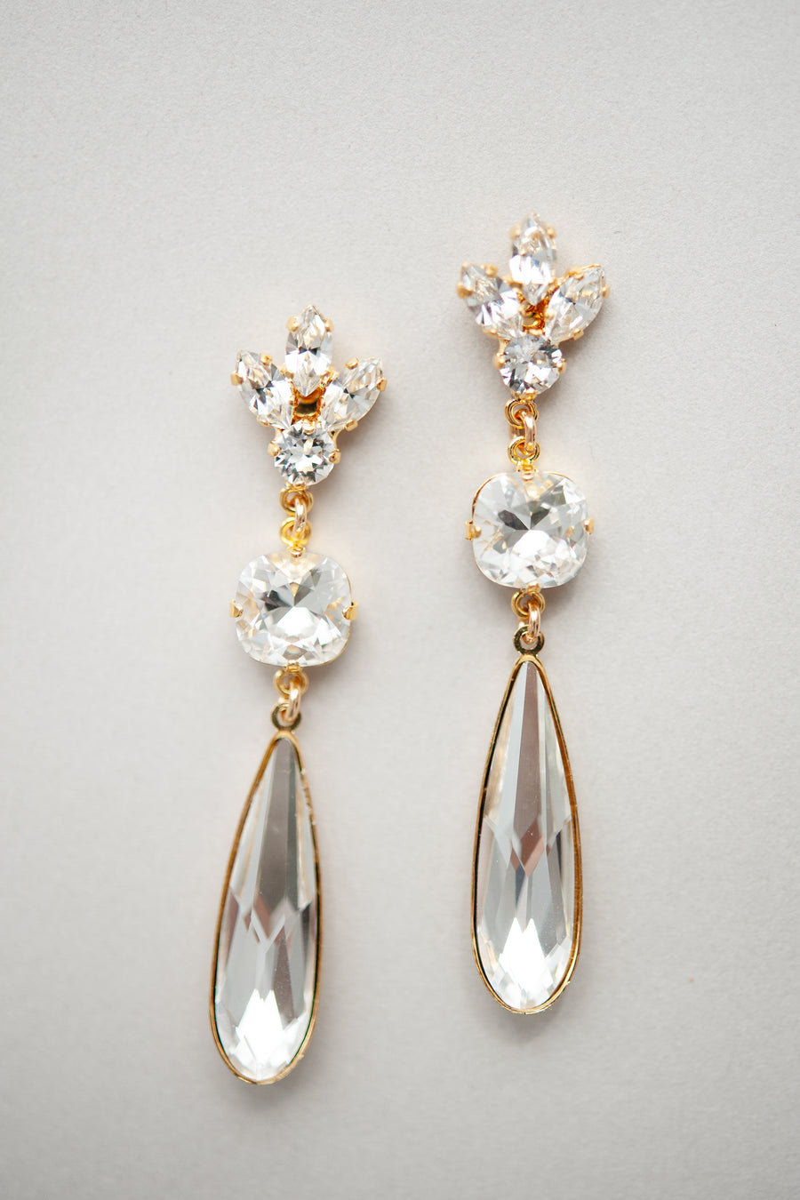 Exquistie vintage Swarovski Crystal Statement bridal earrings in gold 
