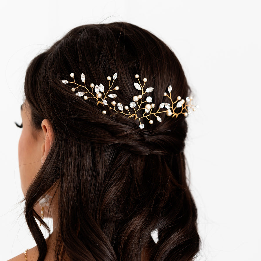 A bride with half up half down wedding hairstyle wearing pearl and Crystal hairpins. 
